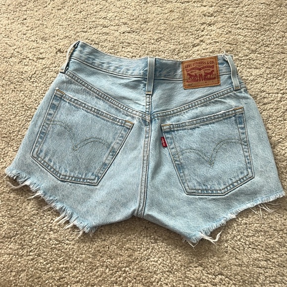 Levi 501 Jean Shorts - Picture 2 of 5